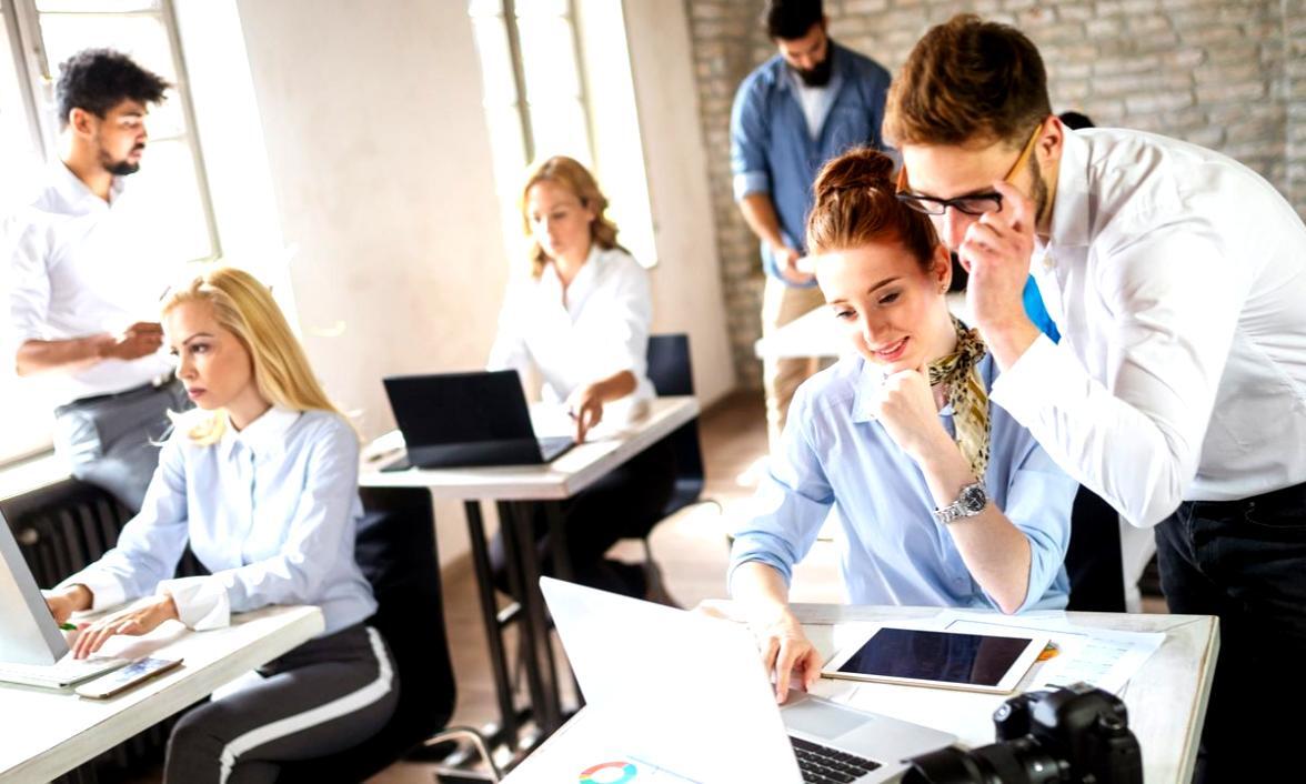 Equipo de soporte dedicado a ayudar con motivación laboral